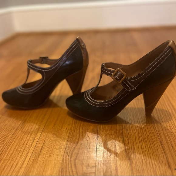 Fossil T Strap Leather Mary Jane Buckle Heels Black and Brown Size 7 - Picture 3 of 7